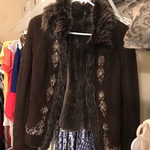 🌞🌻NEW LISTING🌞🌻 Beautiful fur jacket